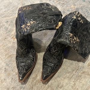 Corral Black Tan Floral Inlay Western Boots